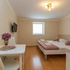 apartments-leonarda-trogir.hotels-in-trogir.com/